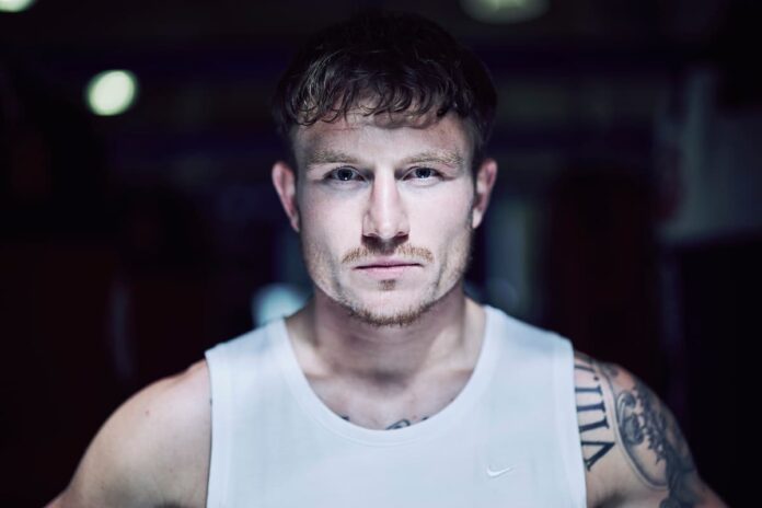 Dalton Smith faces Jon Fernandez in Sheffield, England