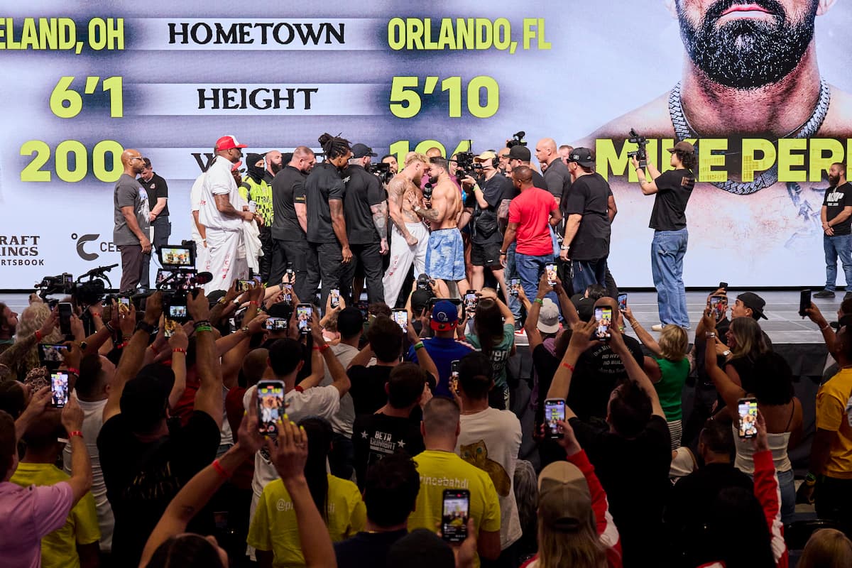 Jake Paul and Mike Perry at the weigh-ins