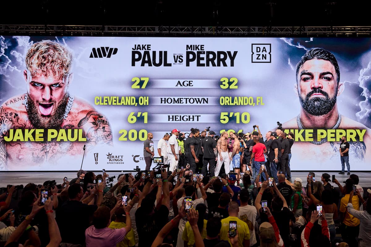 Jake Paul and Mike Perry at the weigh-ins