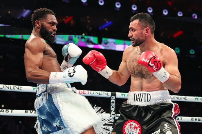 Jaron Ennis stops David Avanesyan to retain title