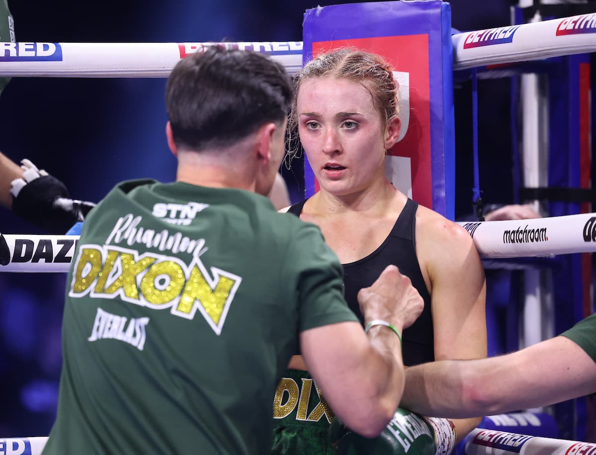 Rhiannon Dixon defends against Terri Harper on Catterall vs Prograis ...