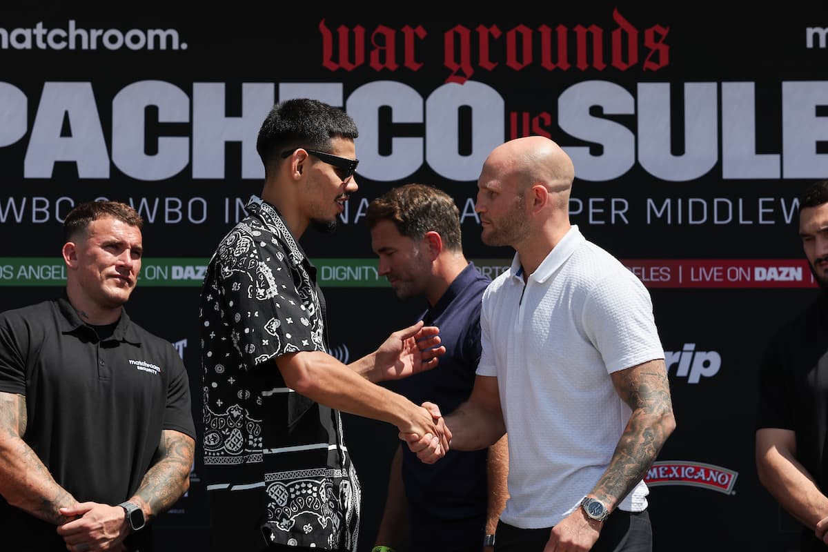 Diego Pacheco vs Maciej Sulecki handshake