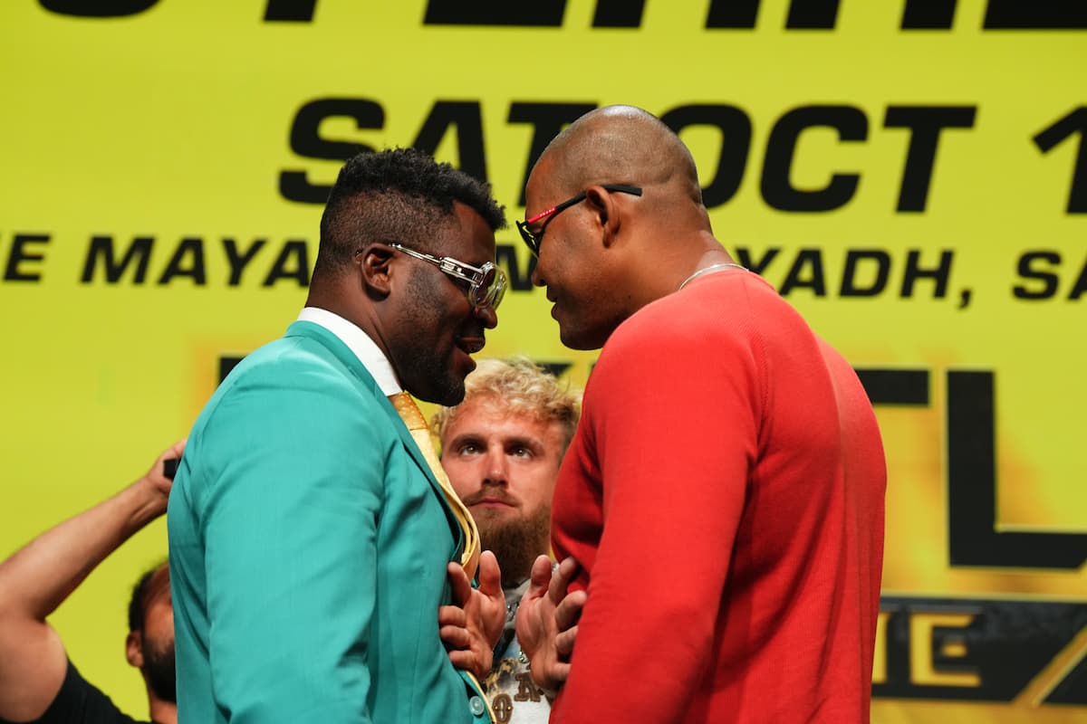 Francis Ngannou and Renan Ferreira face each other