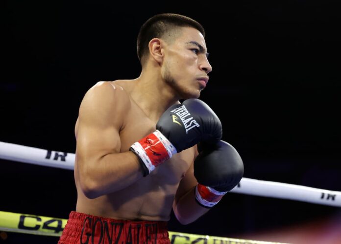 Albert Gonzalez faces Edgar de la Cruz Gonzalez in Naucalpan, Mexico