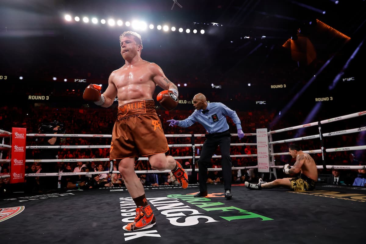 Canelo Alvarez knocks Edgar Berlanga down with left hook