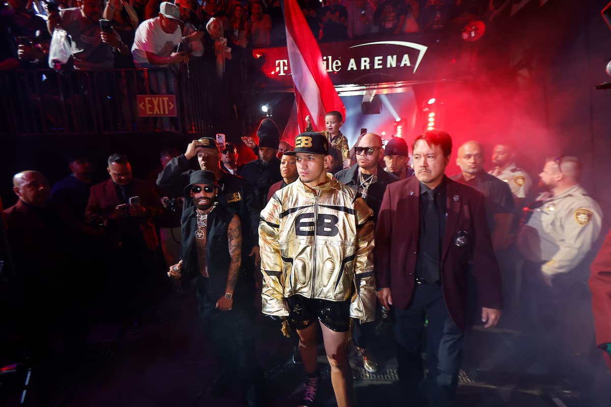 Edgar Berlanga makes his ring walk