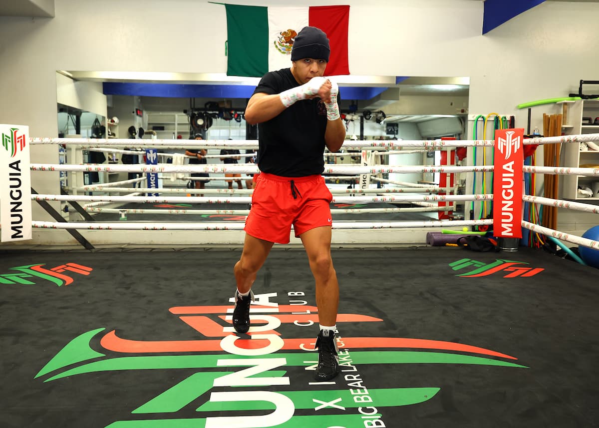 Jaime Munguia shadowboxing