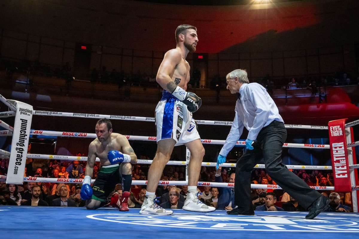 Alexandre Gaumont knocks down Andres Viera