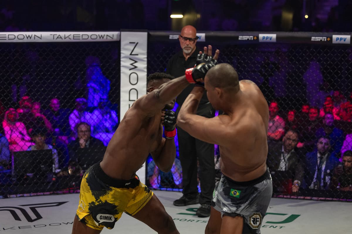 Francis Ngannou dominates Renan Ferreira