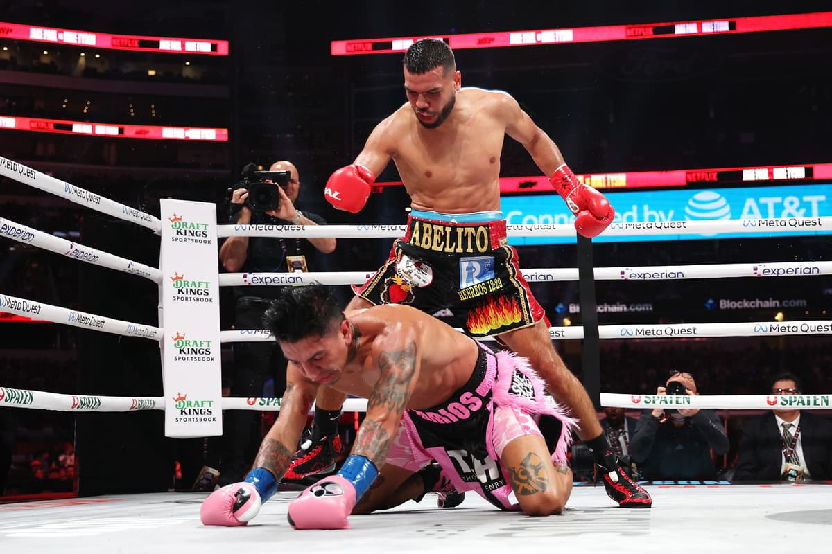 Abel Ramos knocks down Mario Barrios