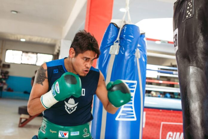 Emanuel Navarrete prepares for Oscar Valdez rematch