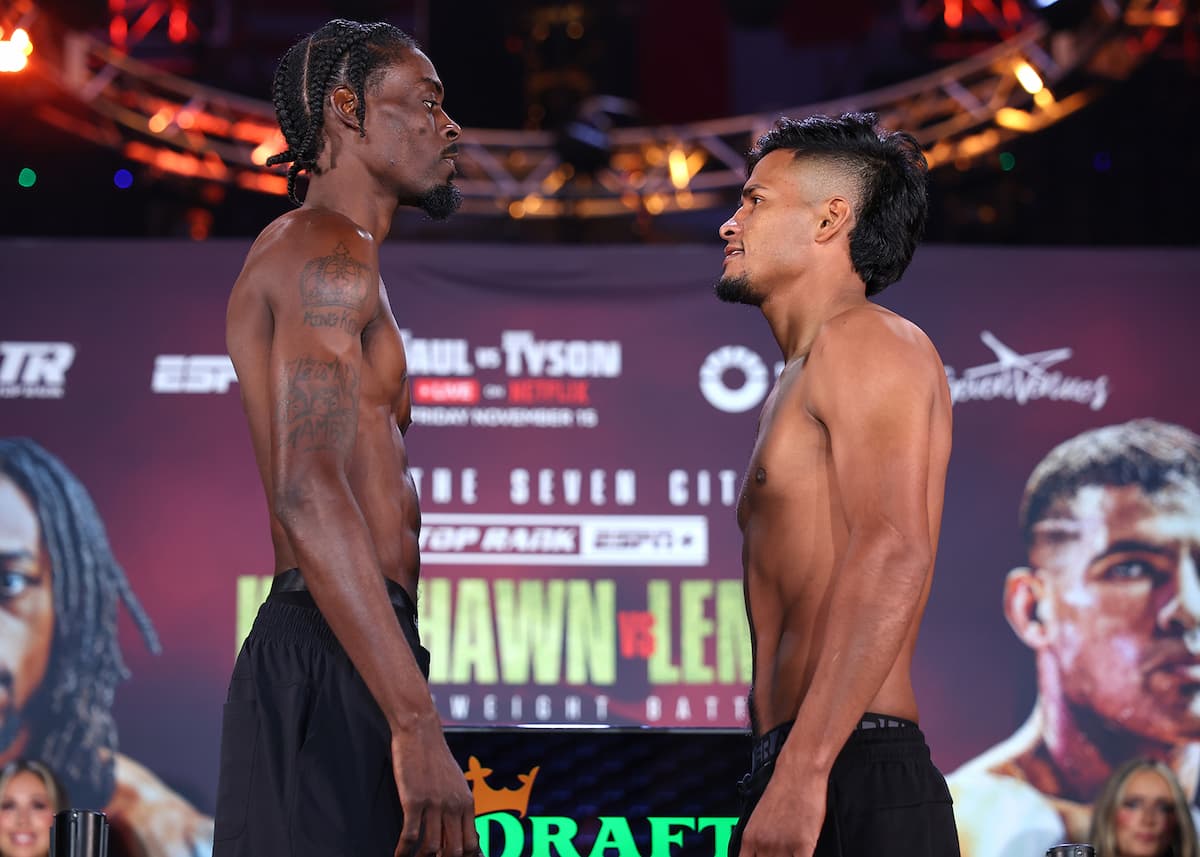 Kelvin Davis and Yeis Gabriel Solano go face to face