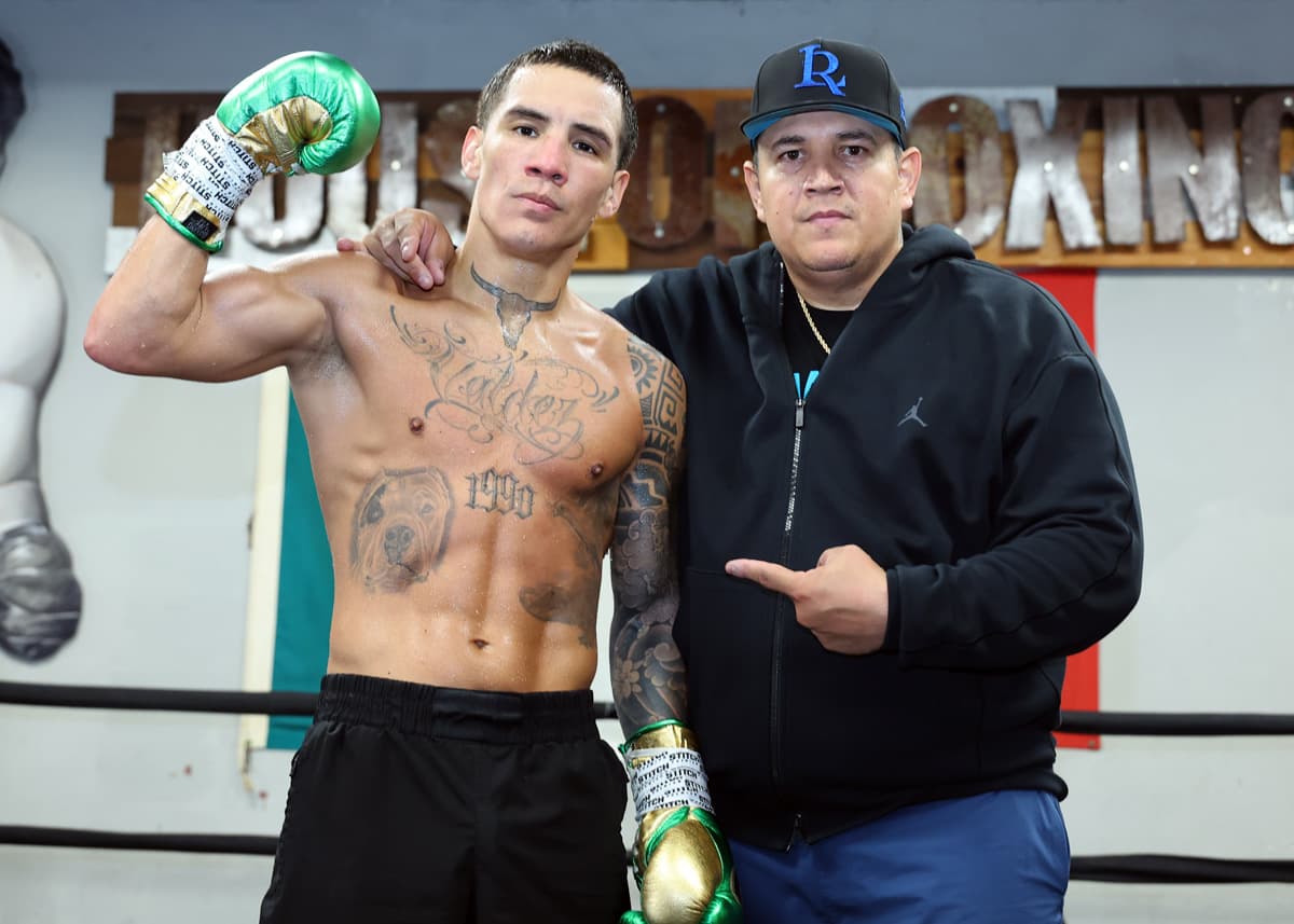 Oscar Valdez and Eddy Reynoso