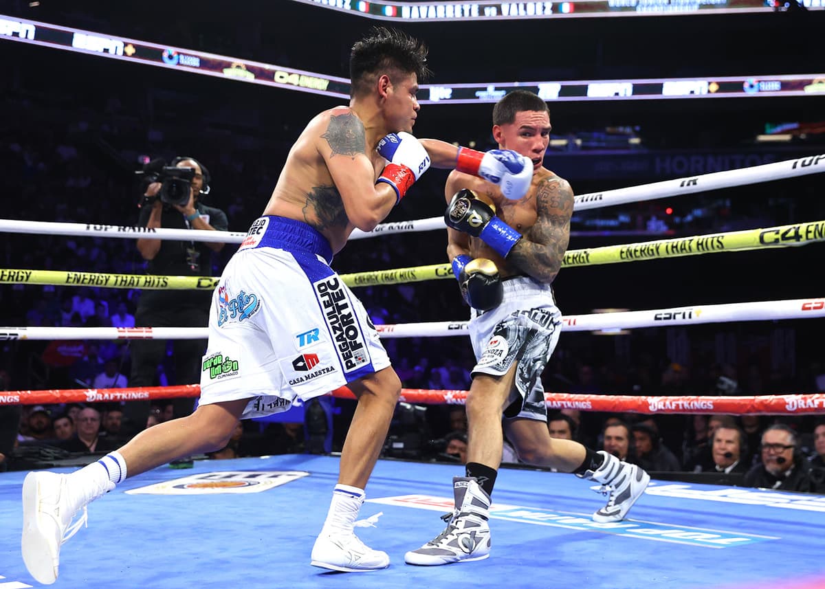 Photos: Emanuel Navarrete KO's Oscar Valdez in rematch to retain title