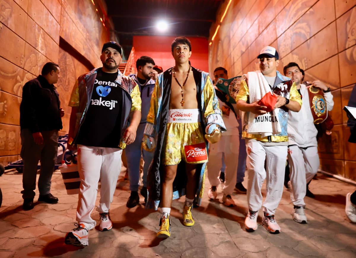 Jaime Munguia makes his ring walk