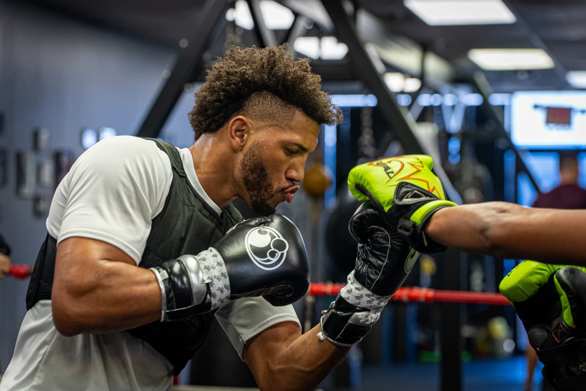 David Morrell training for his fight against David Benavidez