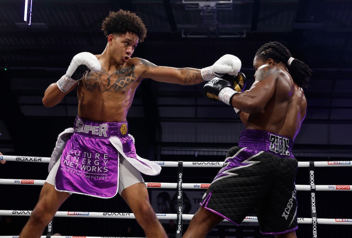 Mauro Silva during his bout against Emmanuel Zion