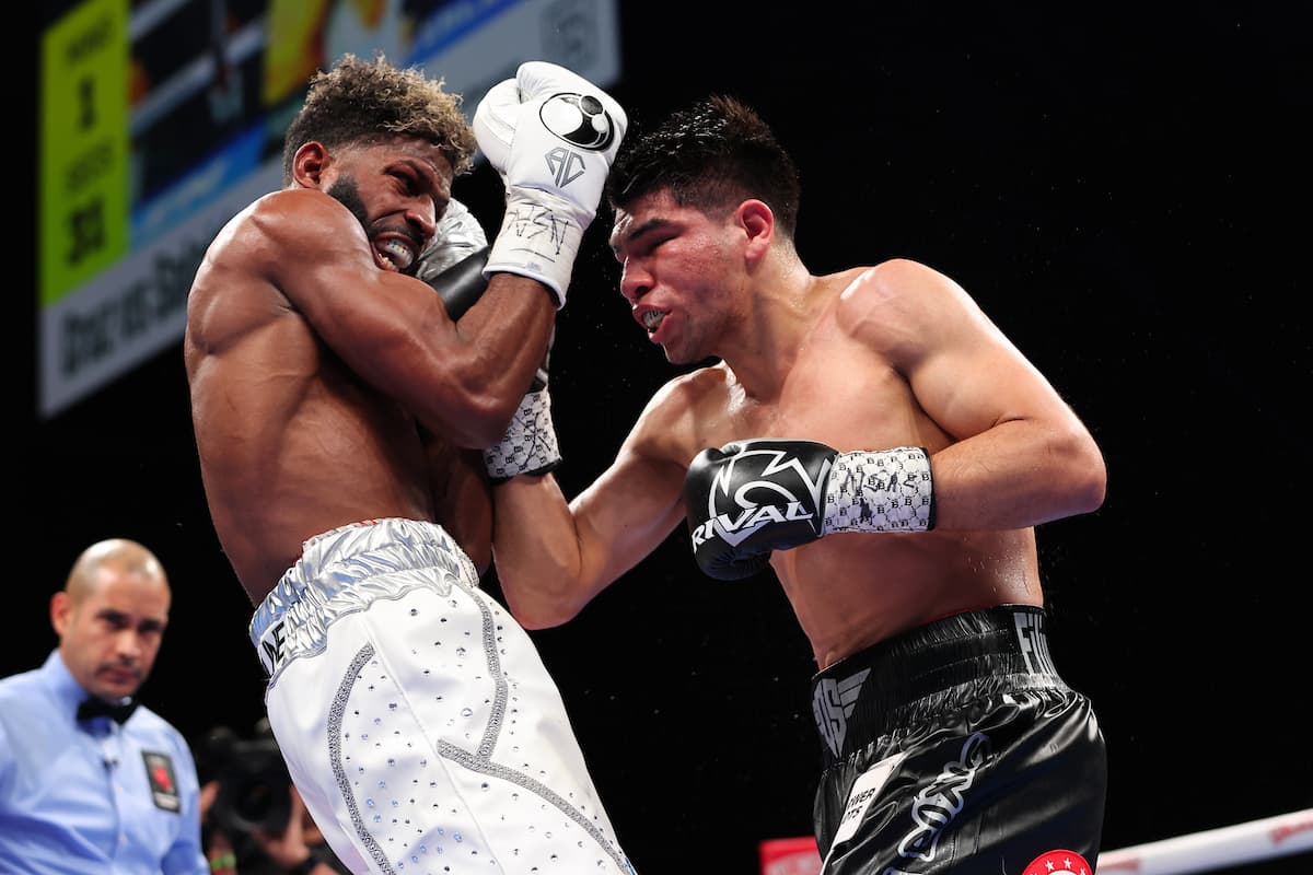 Omar Salcido during his bout against Andy Cruz