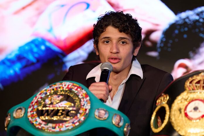 Sebastian Fundora holds a microphone at a press conference