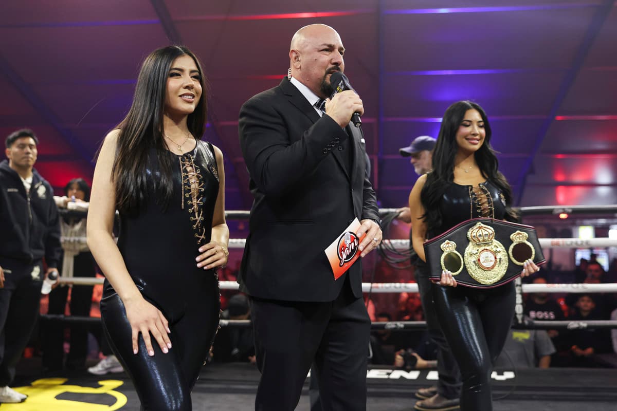 Ring girls Viviana Borroel and Amber Juliana and ring announcer Joe A. Martinez