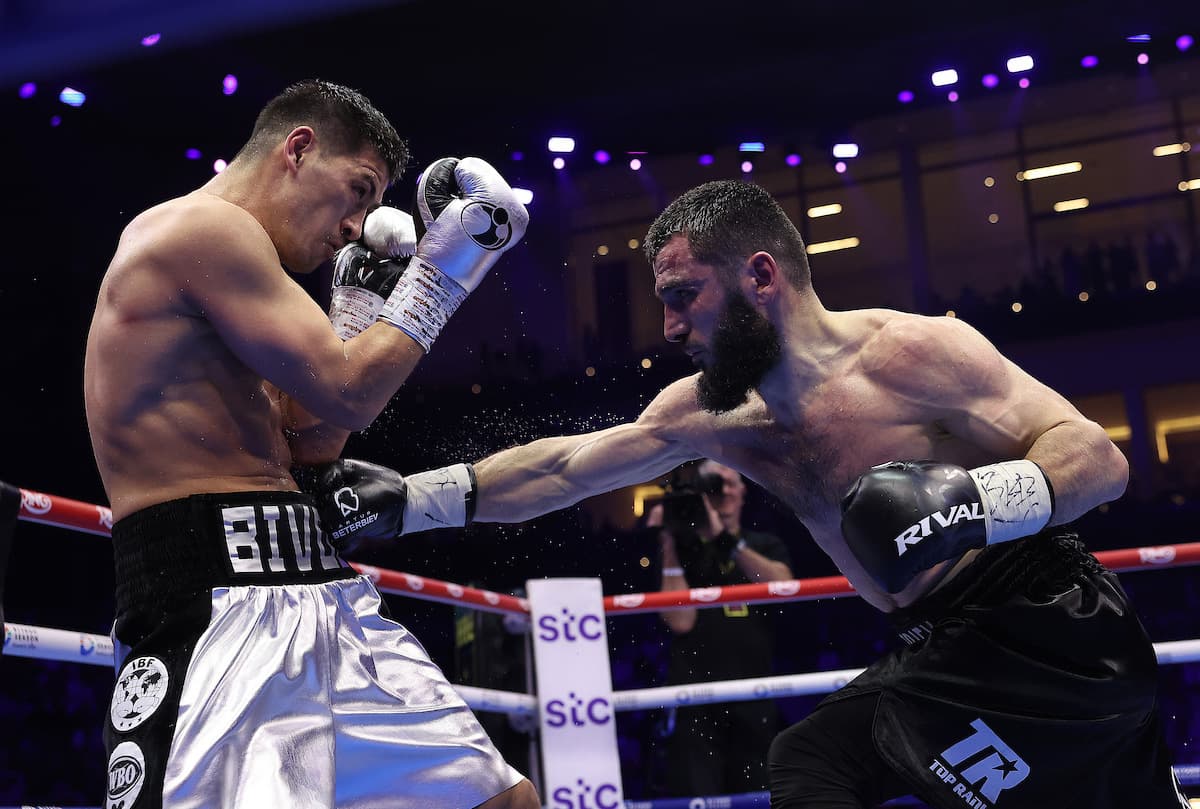 Dmitry Bivol vs Artur Beterbiev