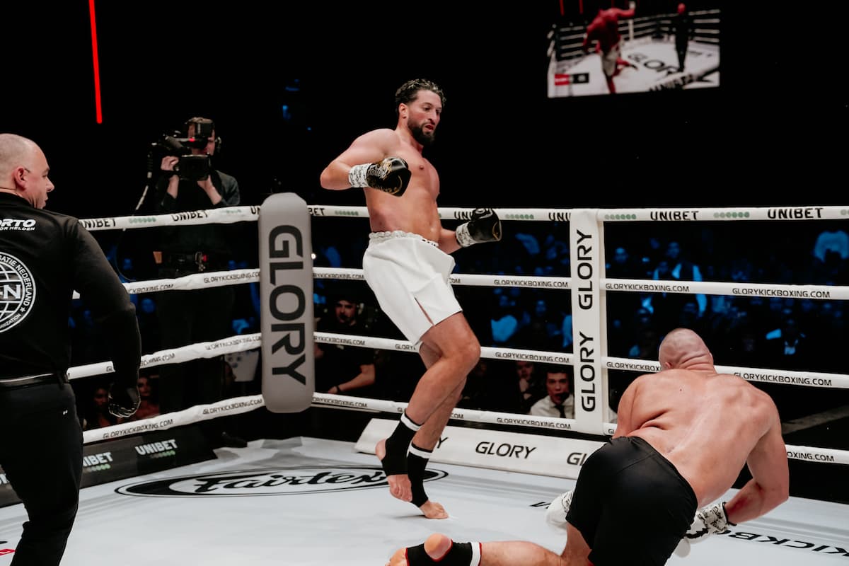 Jamal Ben Saddik knocks down Uku Jurjendal