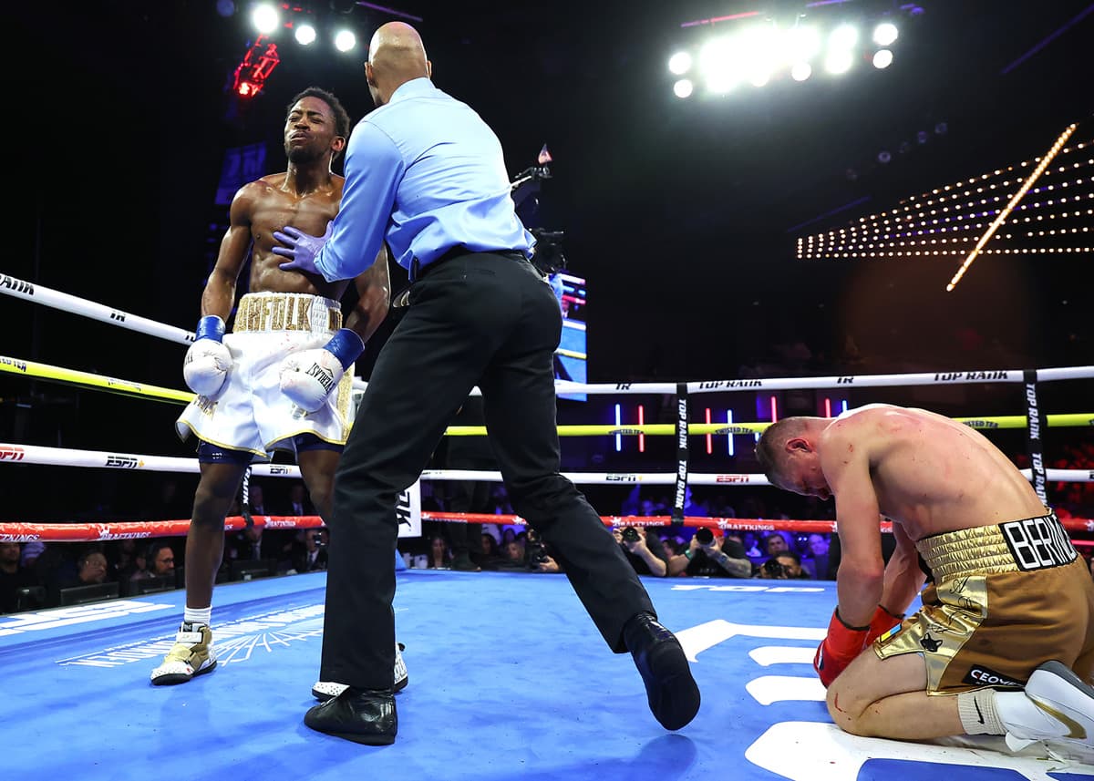 Keyshawn Davis knocks down Denys Berinchyk