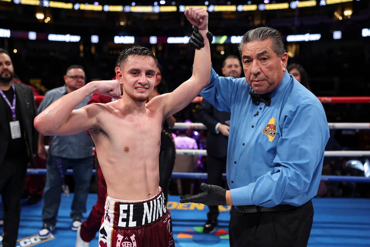 Ricardo Svsoval and referee Jerry Cantu