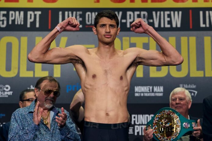 Sebastian Fundora poses during their weigh-in ahead of his boxing bout